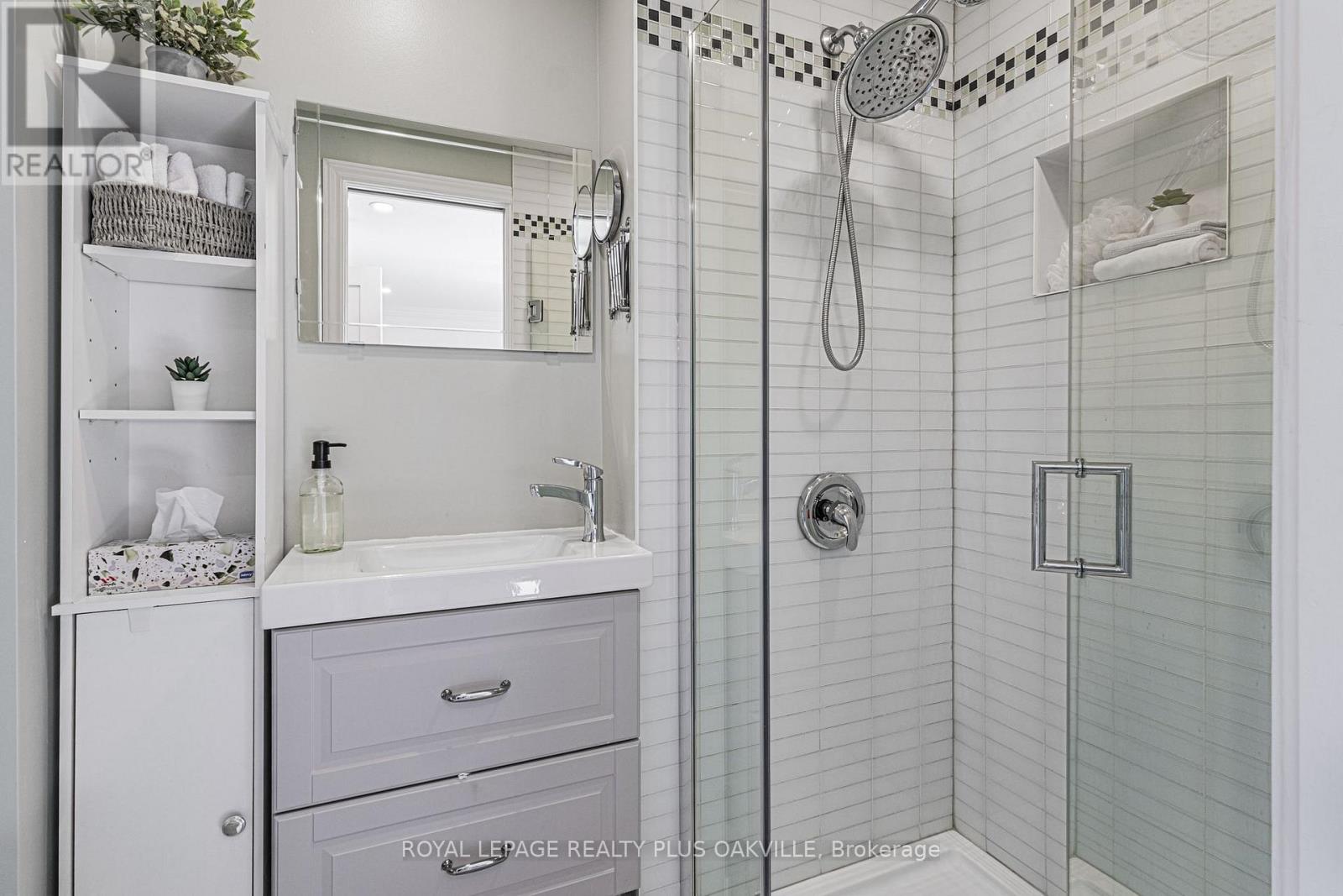 2224 Marine Drive, Oakville, Ontario  L6L 1C1 - Photo 19 - W12979598