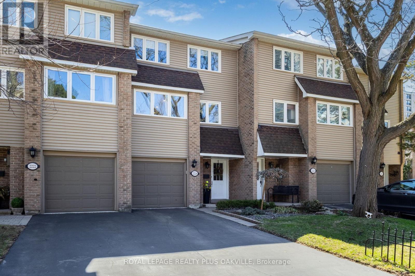 2224 Marine Drive, Oakville, Ontario  L6L 1C1 - Photo 2 - W12979598