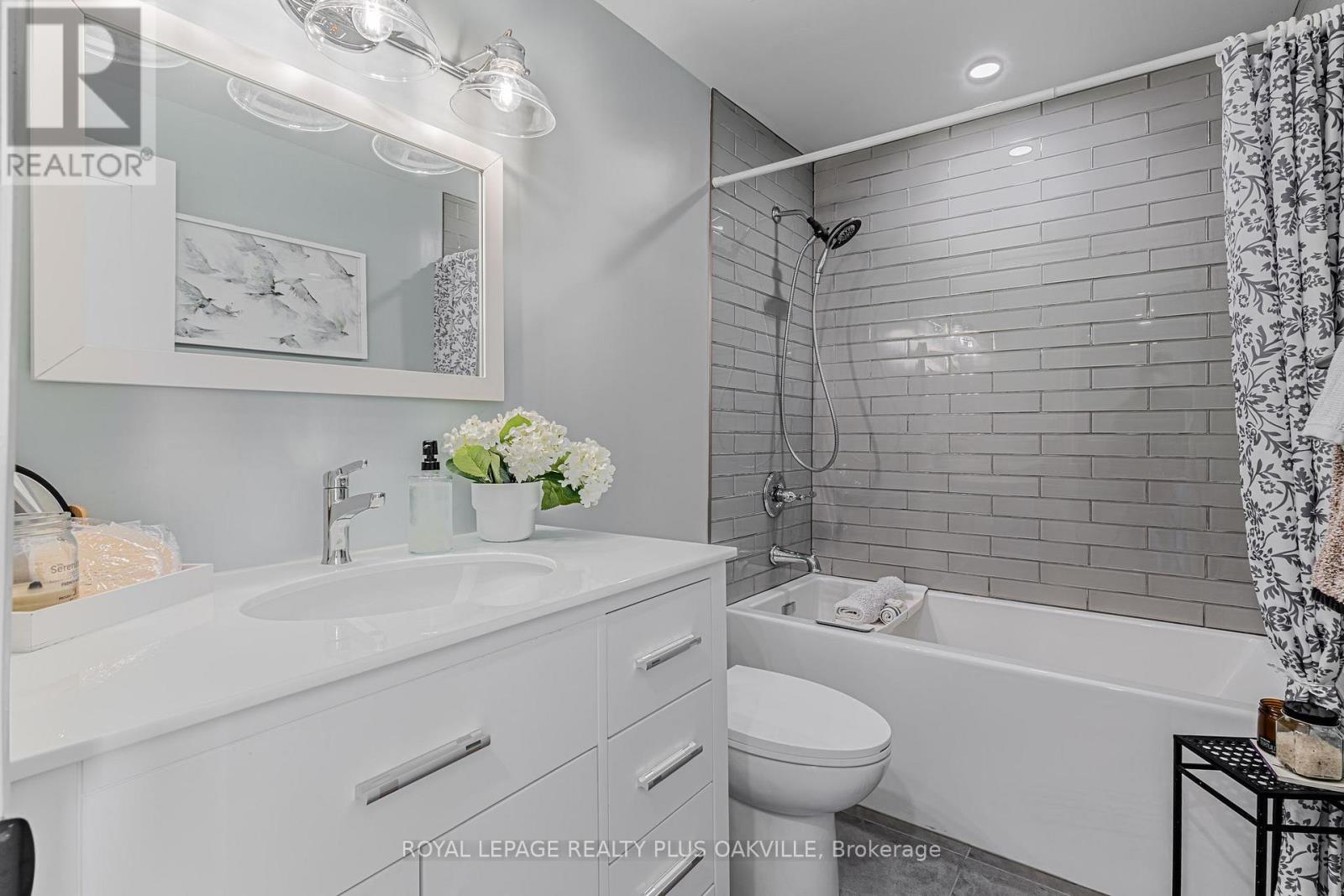 2224 Marine Drive, Oakville, Ontario  L6L 1C1 - Photo 22 - W12979598