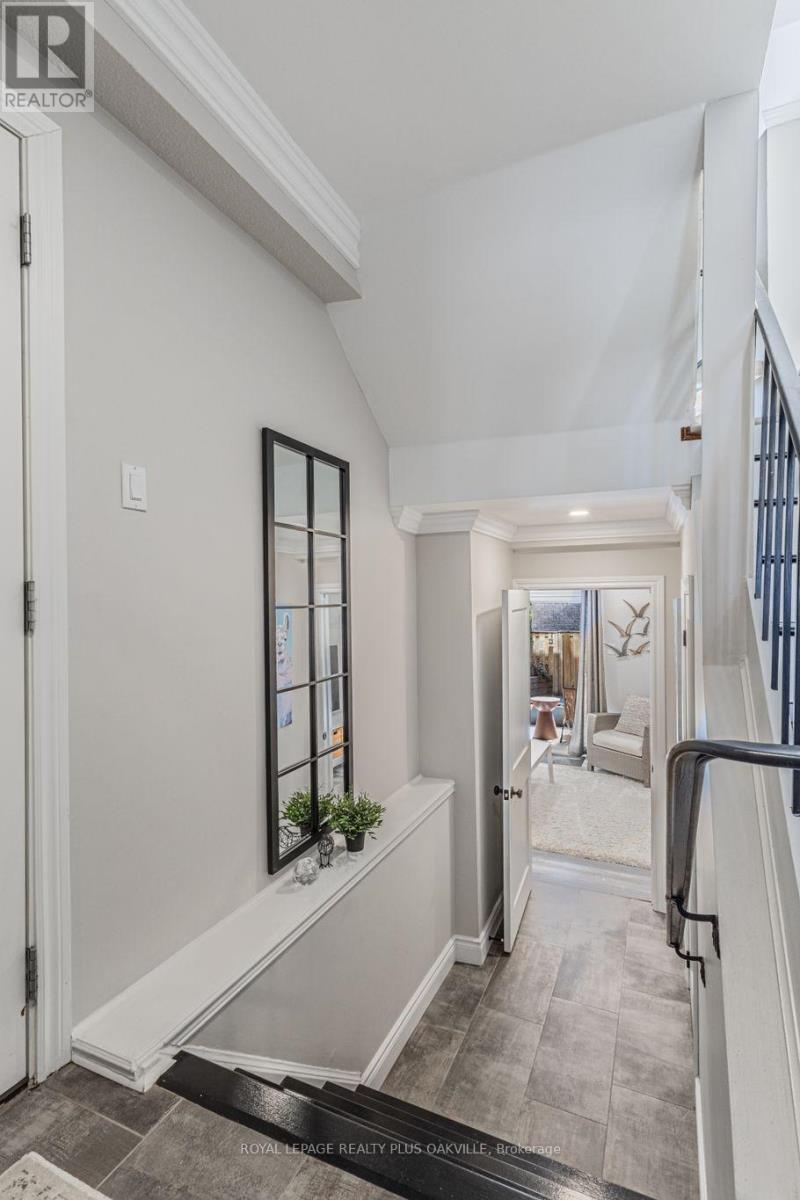 2224 Marine Drive, Oakville, Ontario  L6L 1C1 - Photo 23 - W12979598