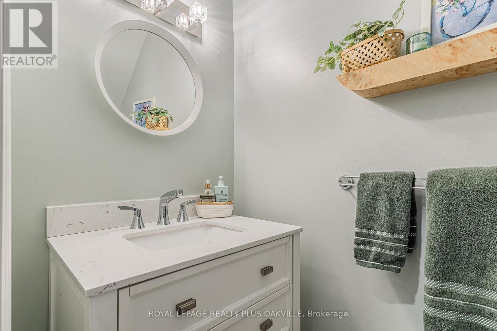 2224 Marine Drive, Oakville, Ontario  L6L 1C1 - Photo 26 - W12979598