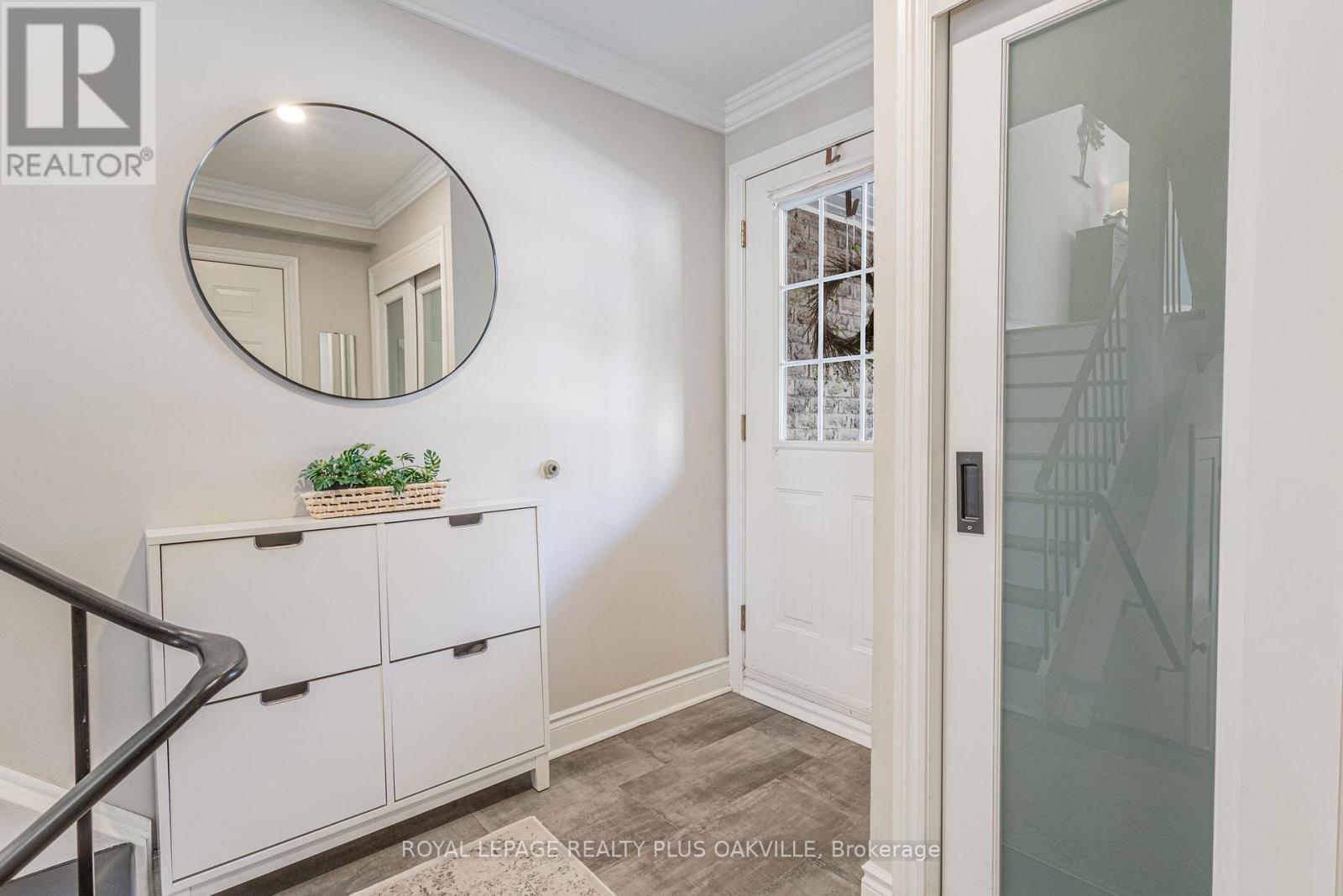 2224 Marine Drive, Oakville, Ontario  L6L 1C1 - Photo 5 - W12979598