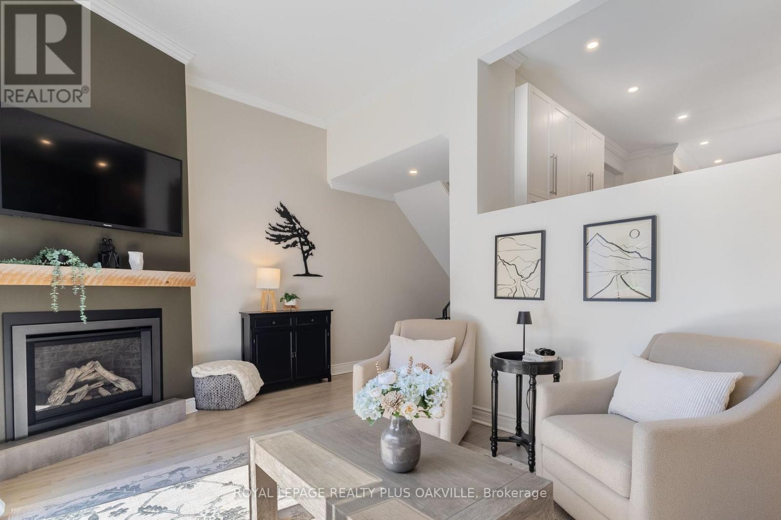 2224 Marine Drive, Oakville, Ontario  L6L 1C1 - Photo 8 - W12979598