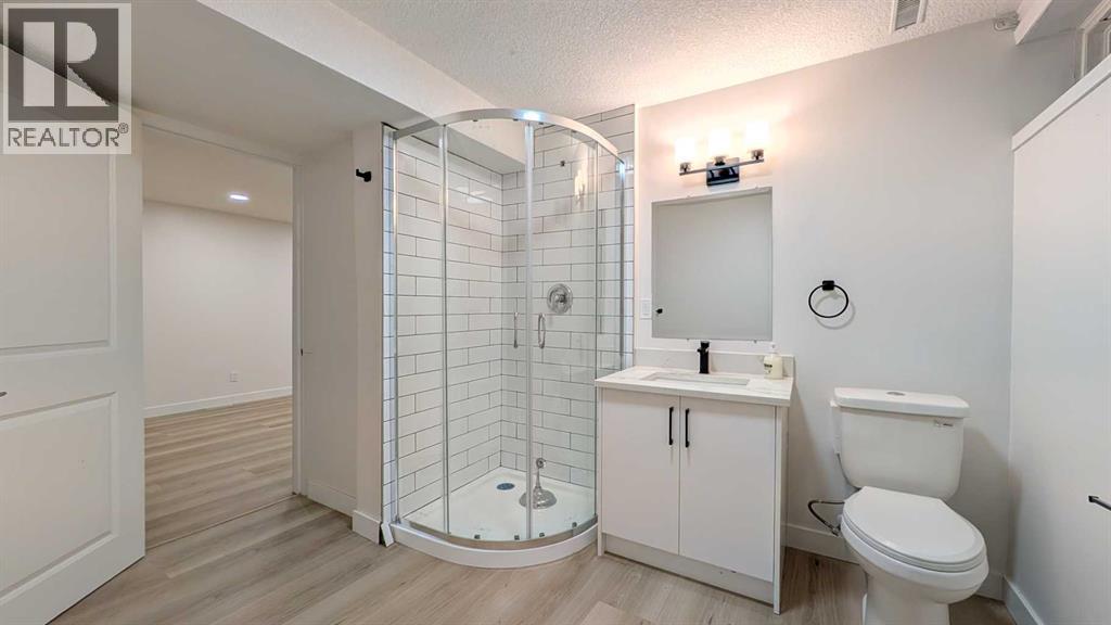 4 Harvey Place Sw, Calgary, Alberta  T2V 3A5 - Photo 27 - A2289807