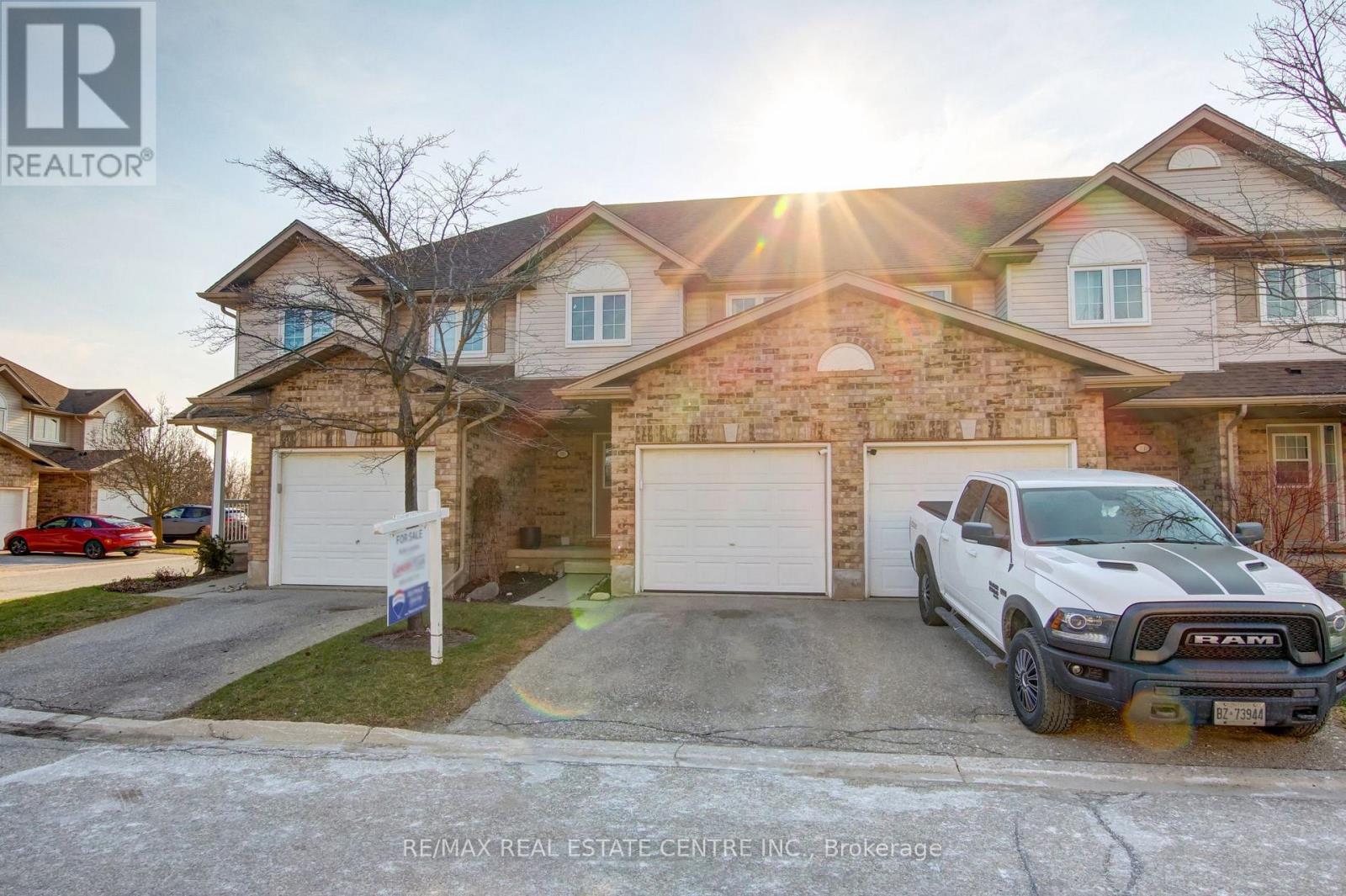 50 - 31 Schroder Crescent, Guelph, Ontario  N1E 7M6 - Photo 2 - X12979404