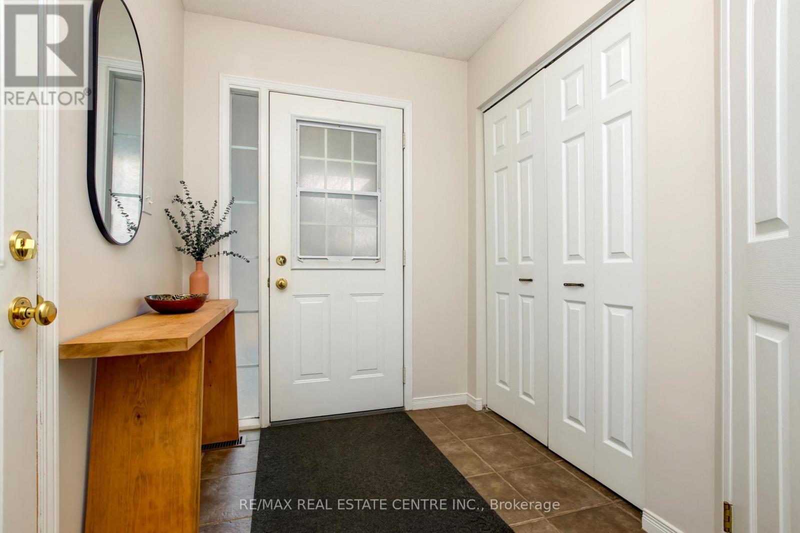 50 - 31 Schroder Crescent, Guelph, Ontario  N1E 7M6 - Photo 4 - X12979404