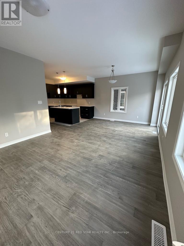 18 Bradley Avenue, Welland, Ontario  L3B 0K1 - Photo 5 - X12979536