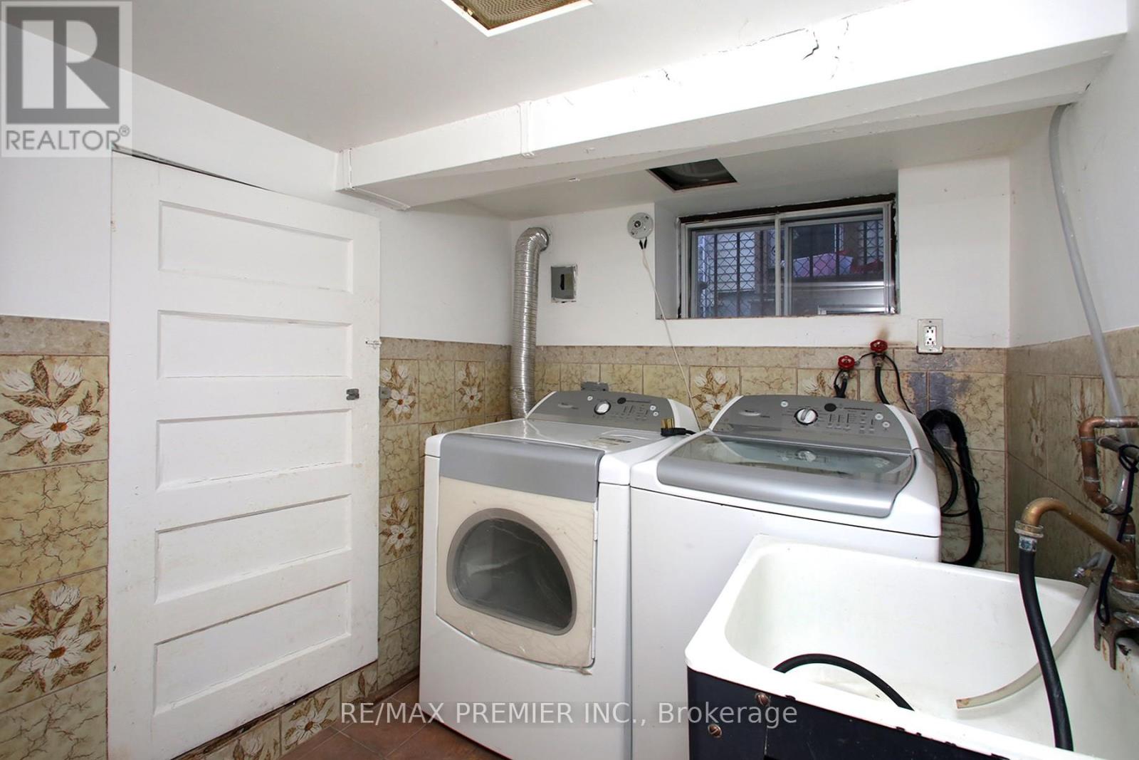 172 Lauder Avenue, Toronto, Ontario  M6E 3H4 - Photo 38 - C12976410