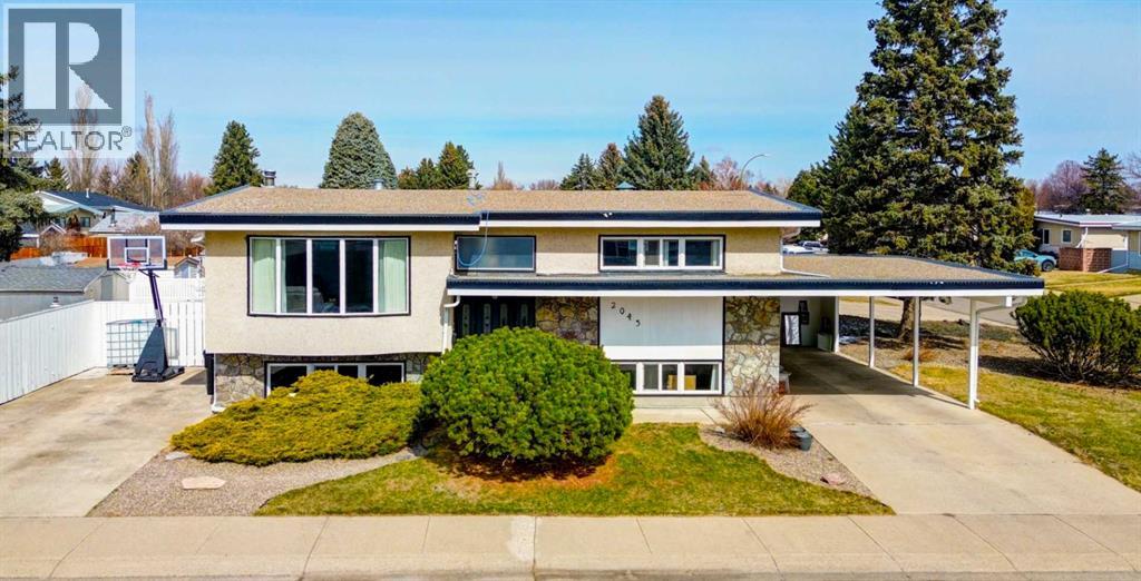 2043 19 Street N, Lethbridge, Alberta