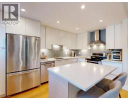 304 1528 BOWSER AVENUE, North Vancouver, British Columbia