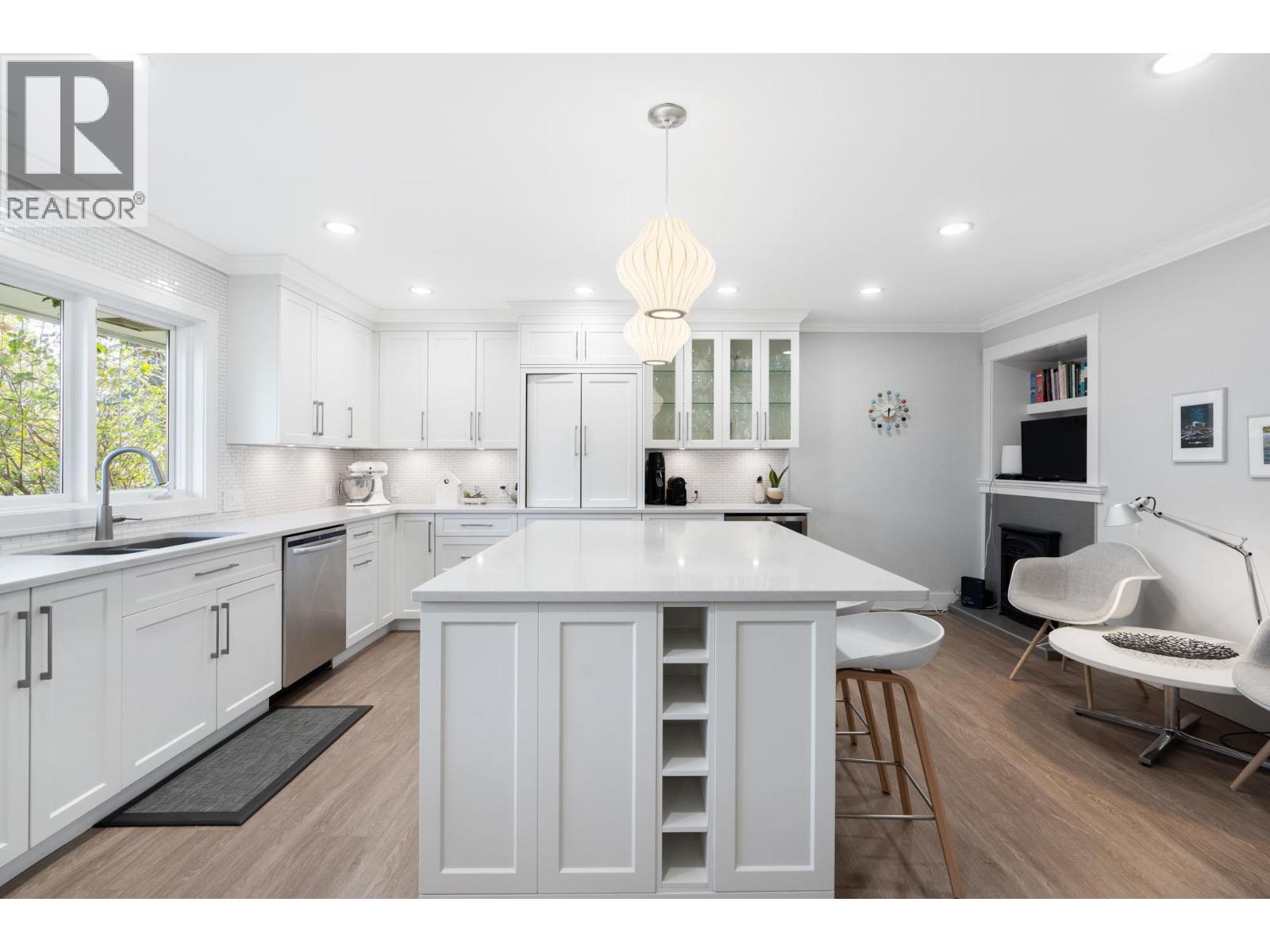 956 Belvista Crescent, North Vancouver, British Columbia  V7R 2B4 - Photo 14 - R3109444