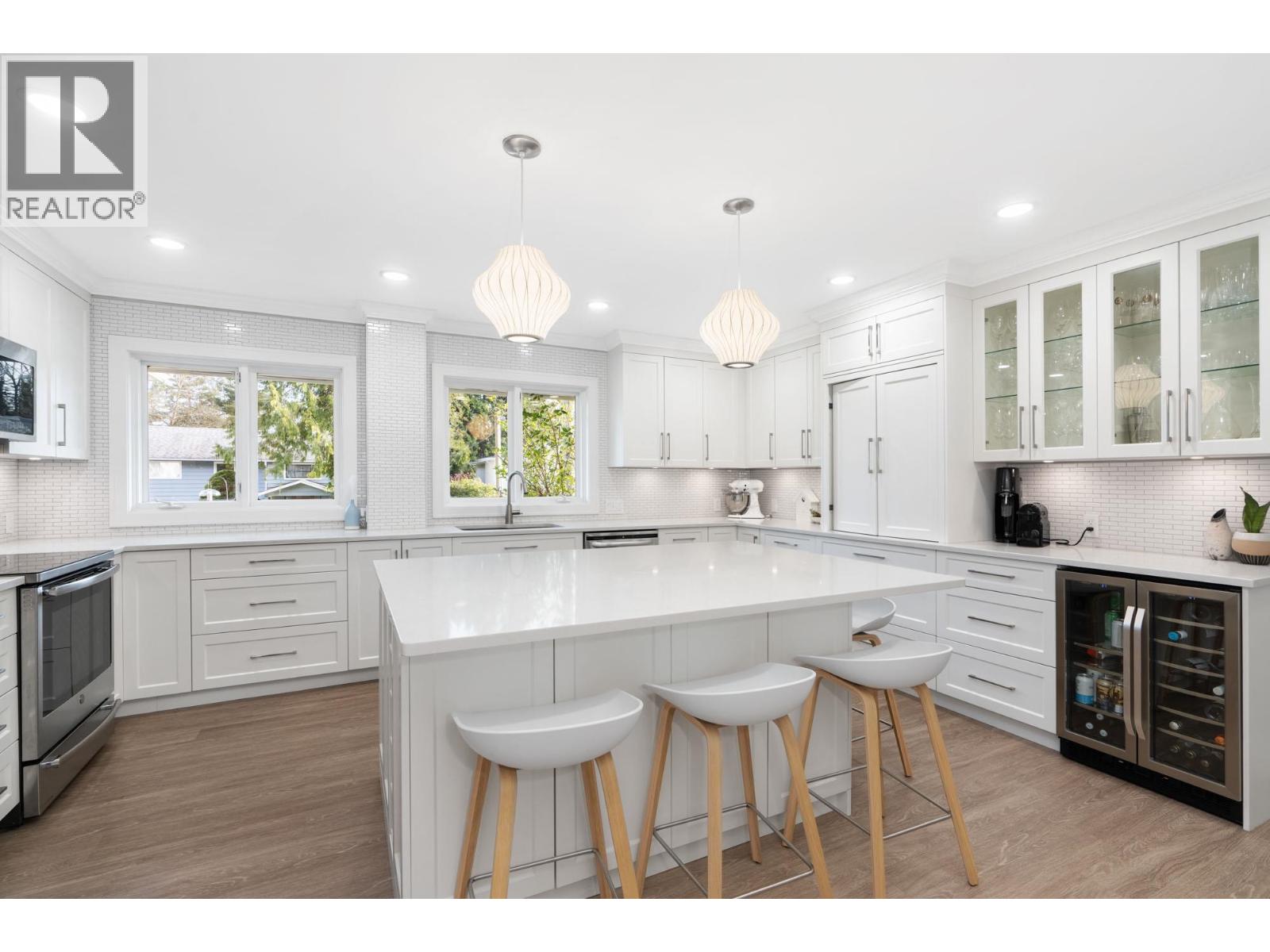 956 Belvista Crescent, North Vancouver, British Columbia  V7R 2B4 - Photo 15 - R3109444