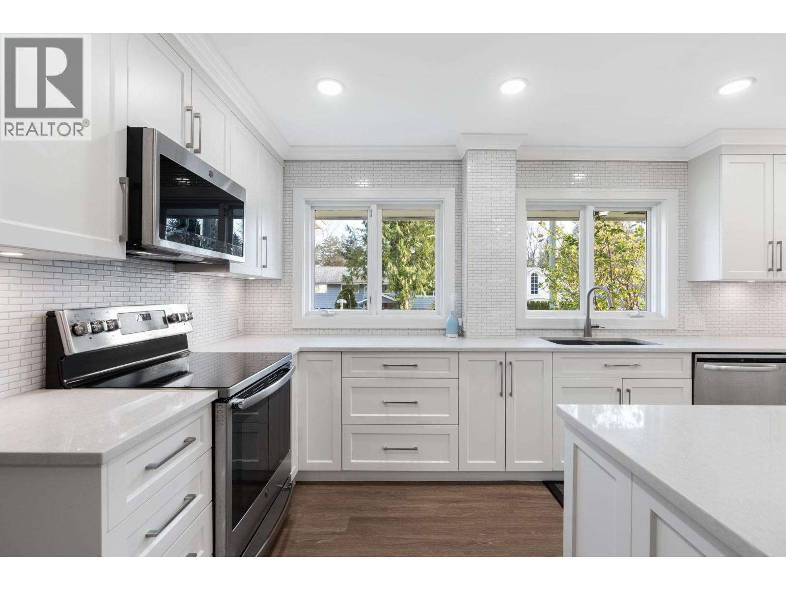 956 Belvista Crescent, North Vancouver, British Columbia  V7R 2B4 - Photo 16 - R3109444