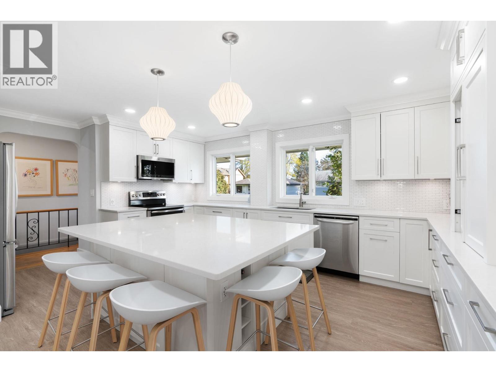 956 Belvista Crescent, North Vancouver, British Columbia  V7R 2B4 - Photo 17 - R3109444