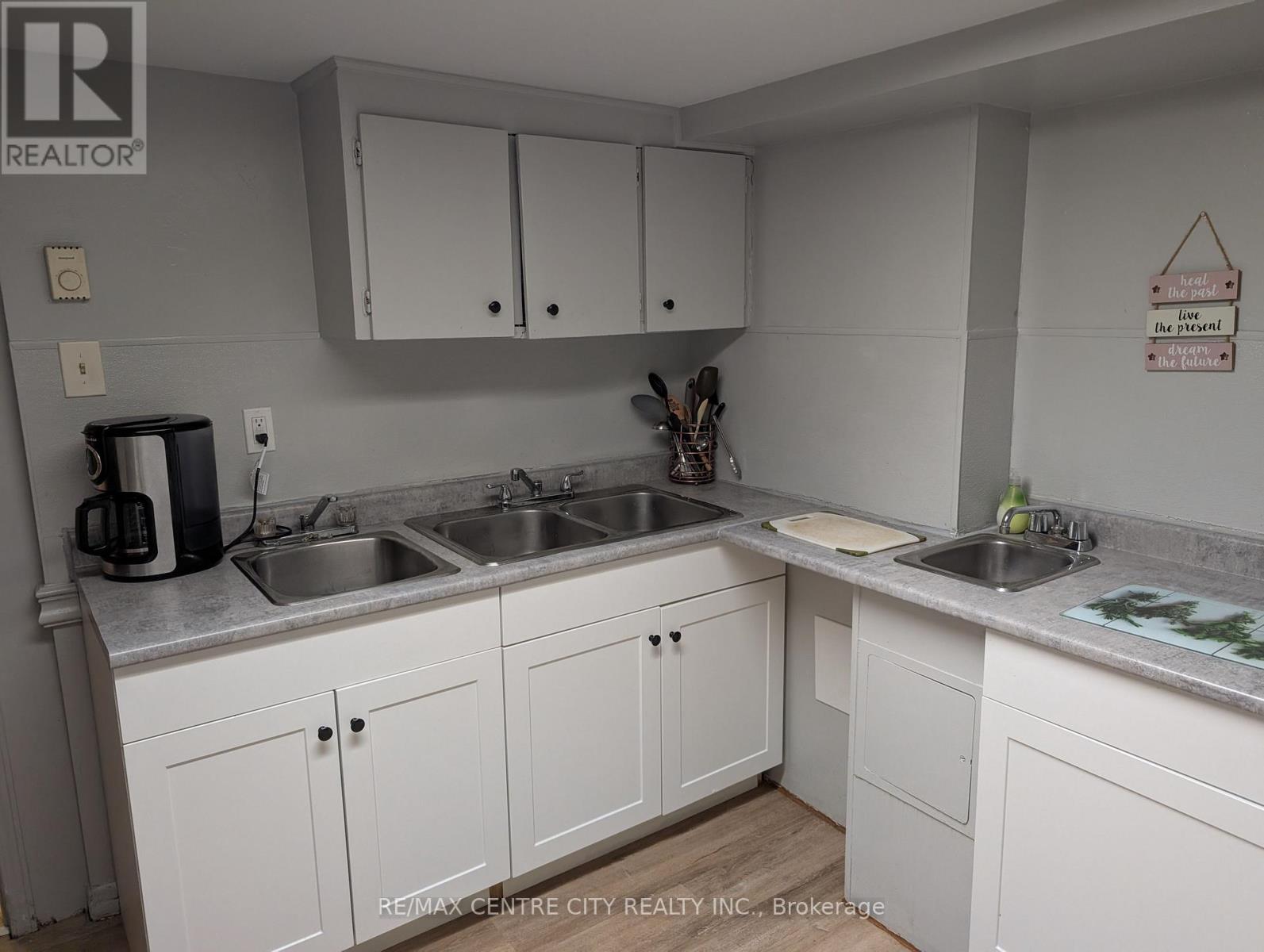 334 Queens Avenue, London East (East F), Ontario  N6B 1X4 - Photo 5 - X12975532