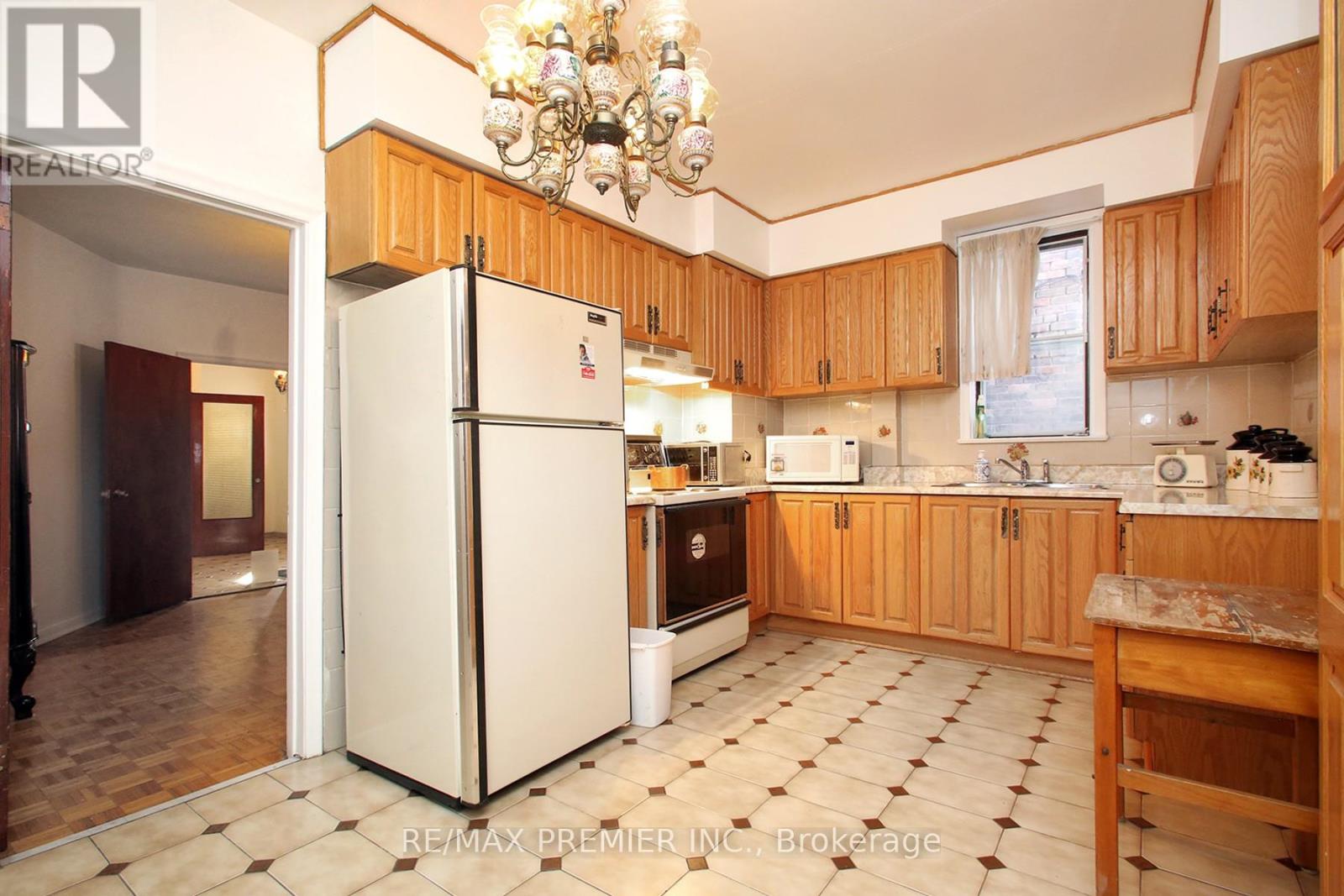 172 Lauder Avenue, Toronto, Ontario  M6E 3H4 - Photo 14 - C12976410