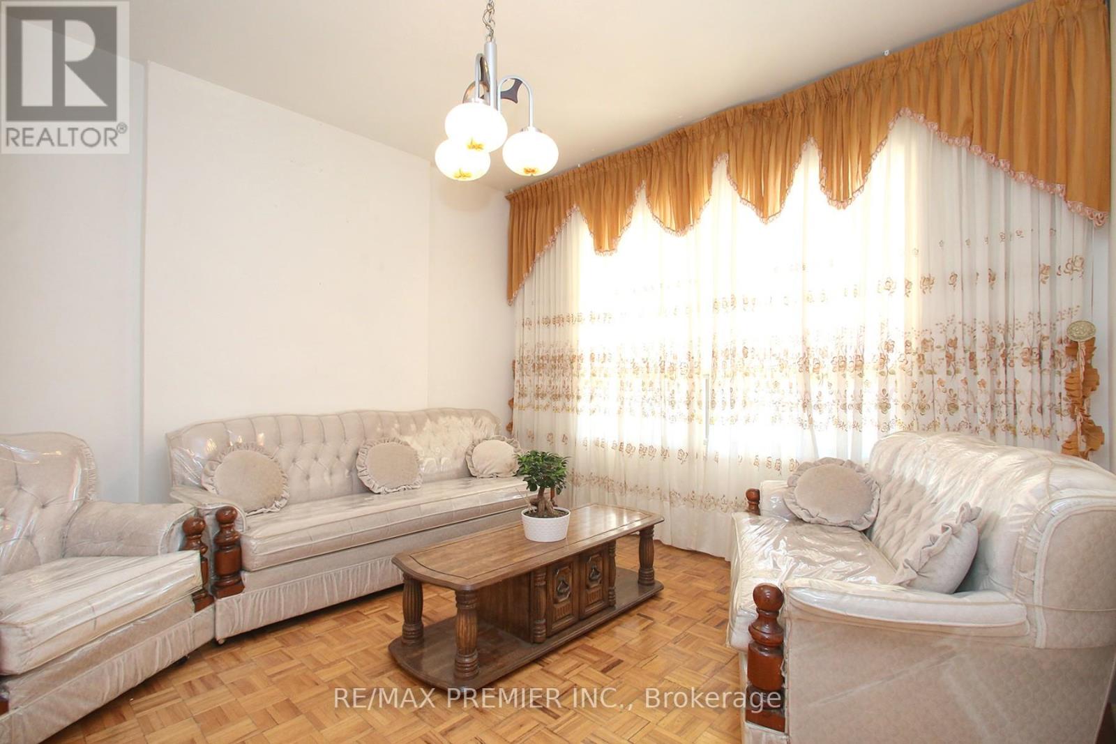 172 Lauder Avenue, Toronto, Ontario  M6E 3H4 - Photo 15 - C12976410