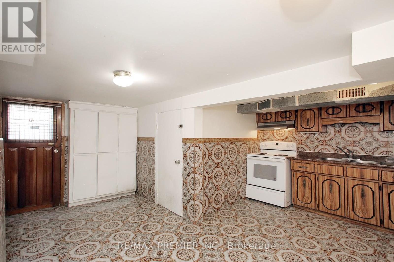 172 Lauder Avenue, Toronto, Ontario  M6E 3H4 - Photo 30 - C12976410