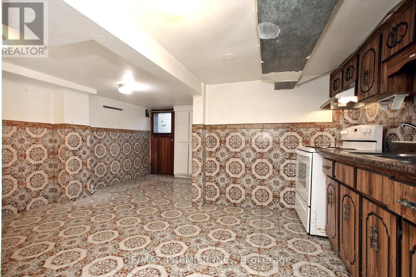 172 Lauder Avenue, Toronto, Ontario  M6E 3H4 - Photo 31 - C12976410