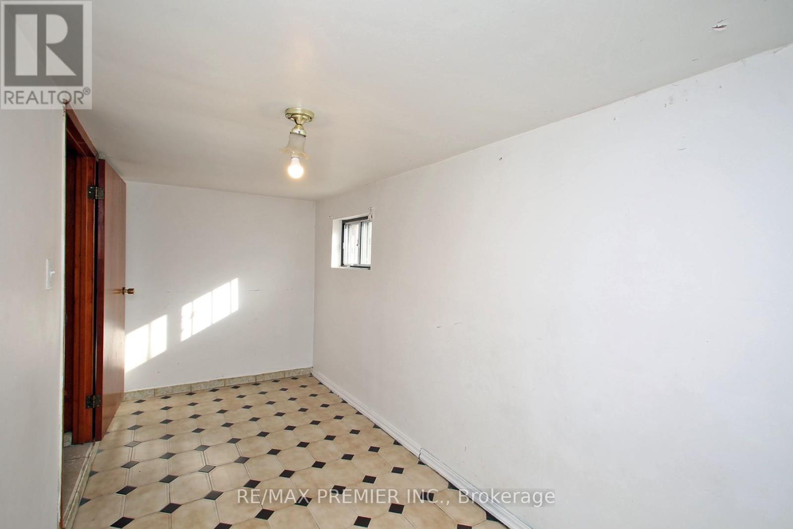 172 Lauder Avenue, Toronto, Ontario  M6E 3H4 - Photo 35 - C12976410