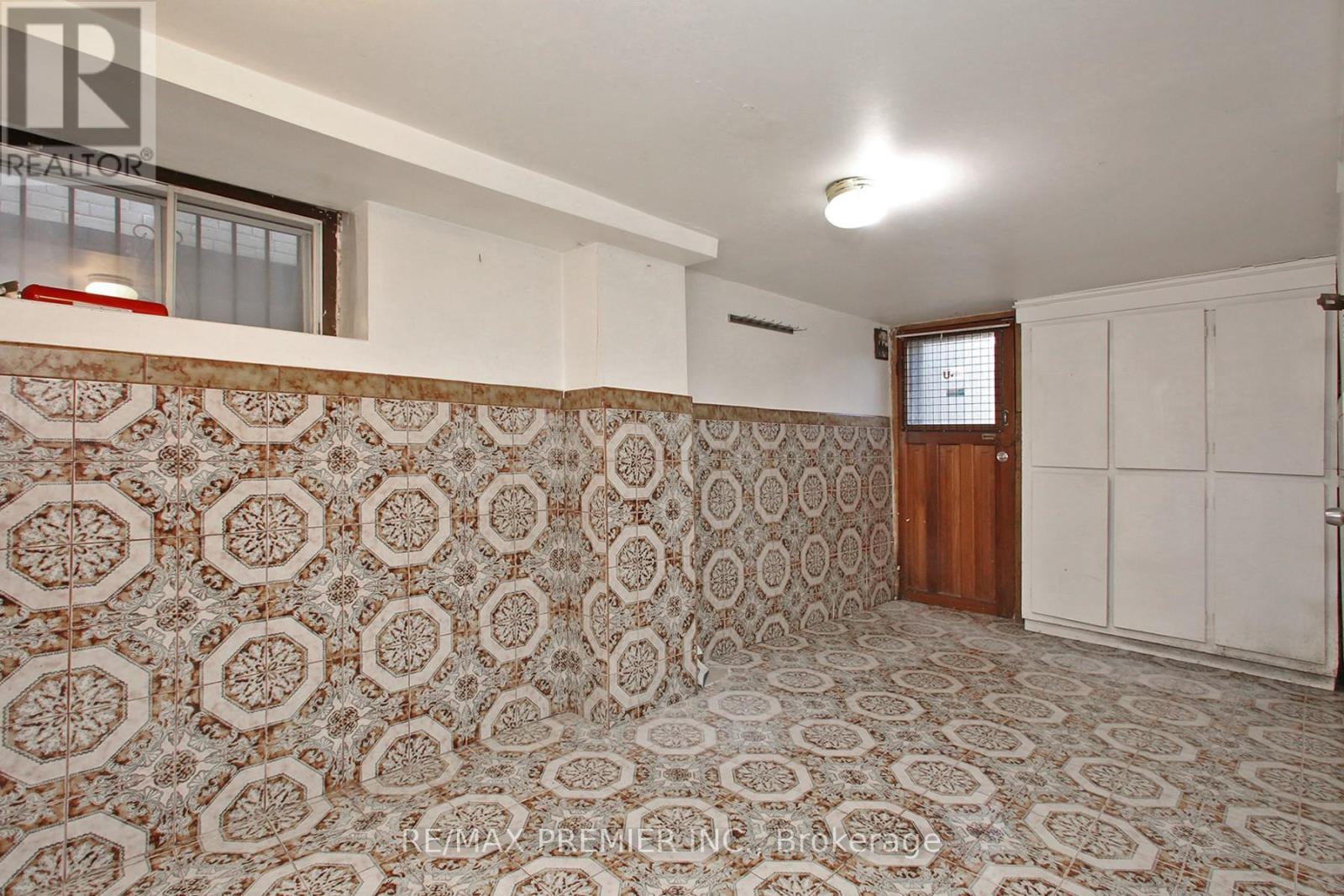 172 Lauder Avenue, Toronto, Ontario  M6E 3H4 - Photo 36 - C12976410