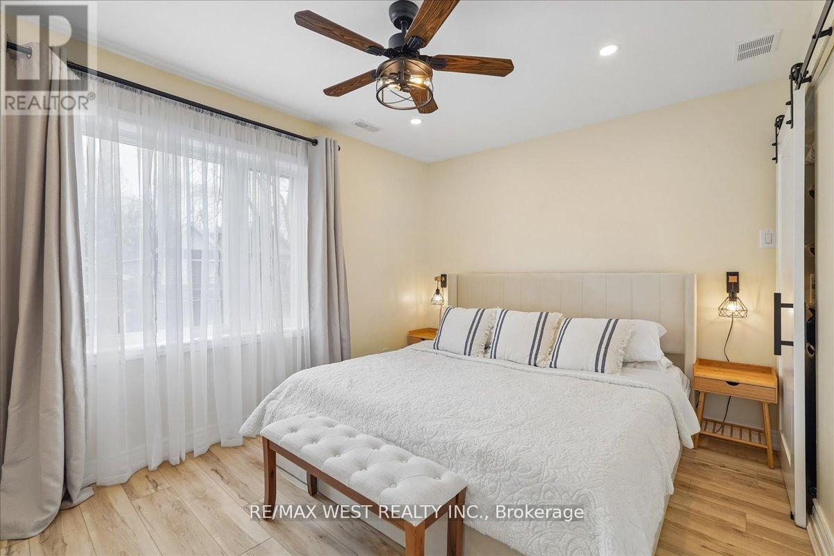 201 Rhodes Avenue, Toronto, Ontario  M4L 3A2 - Photo 14 - E12979642