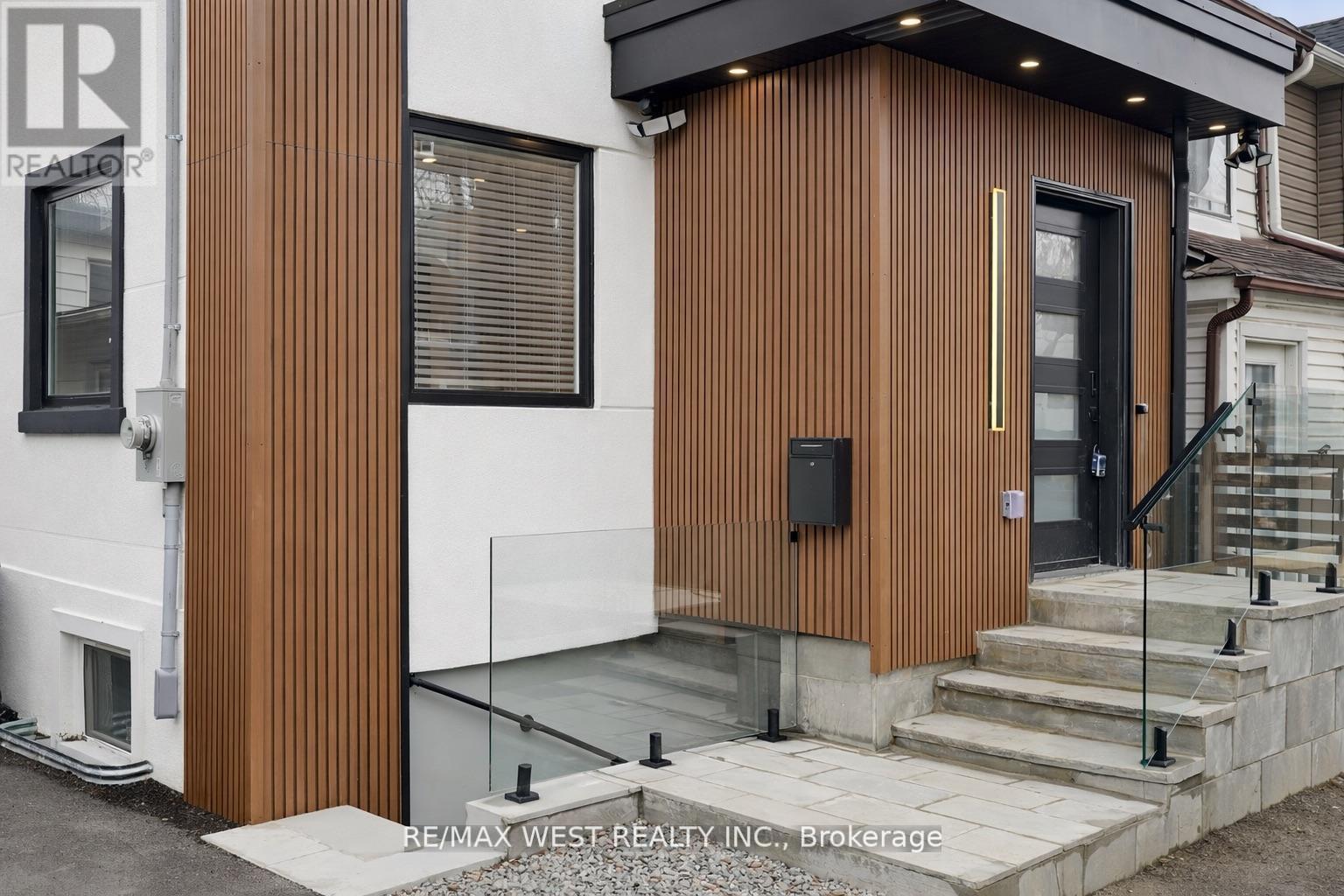 201 Rhodes Avenue, Toronto, Ontario  M4L 3A2 - Photo 2 - E12979642