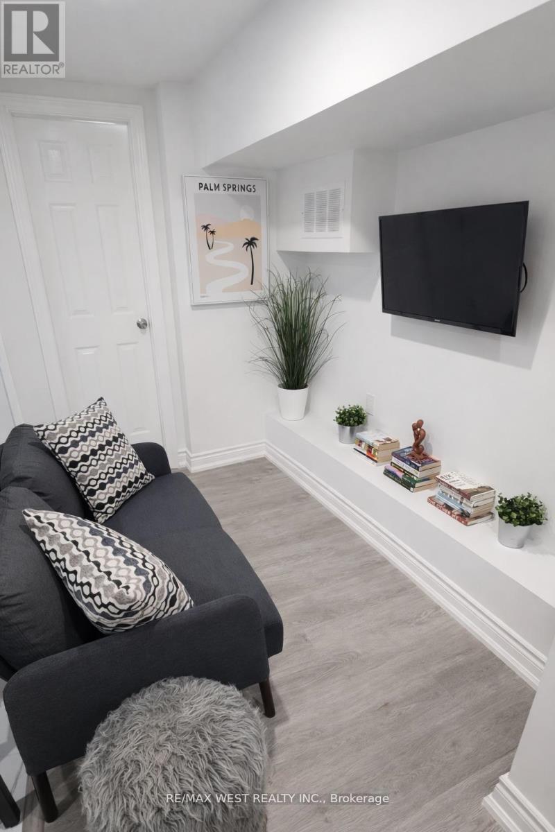 201 Rhodes Avenue, Toronto, Ontario  M4L 3A2 - Photo 33 - E12979642