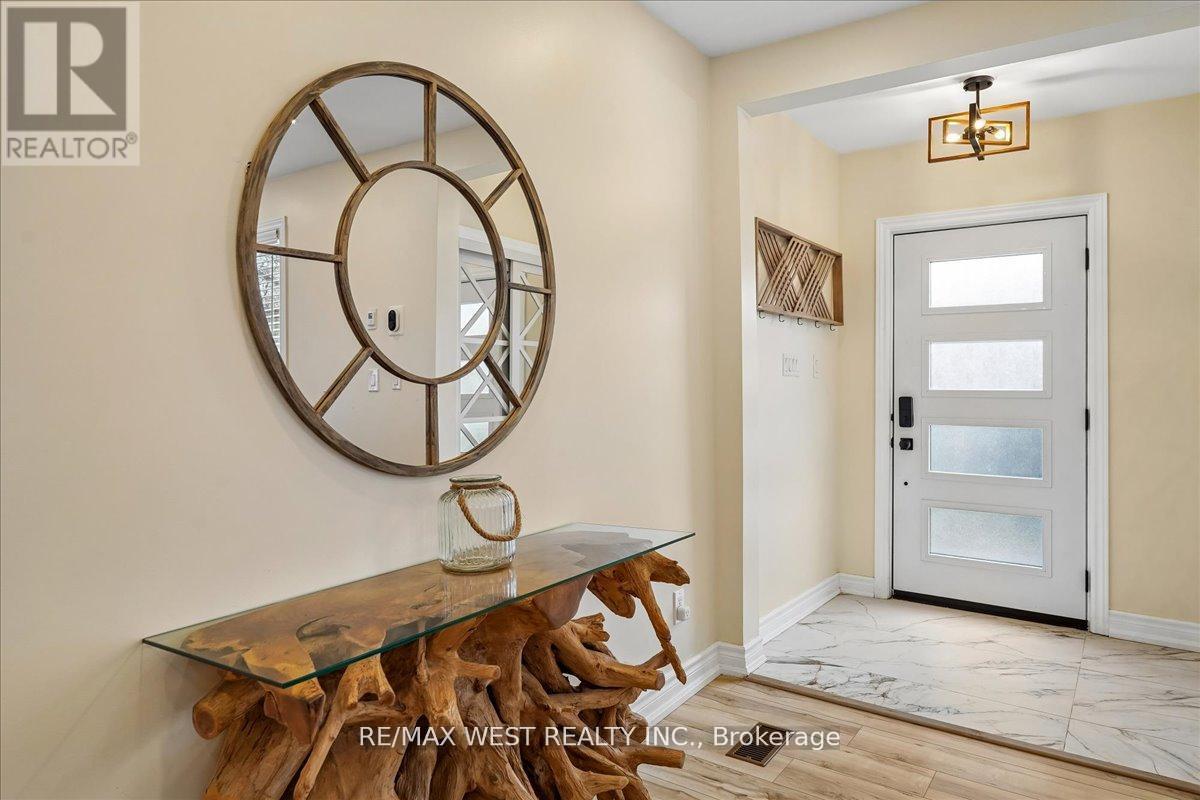 201 Rhodes Avenue, Toronto, Ontario  M4L 3A2 - Photo 4 - E12979642