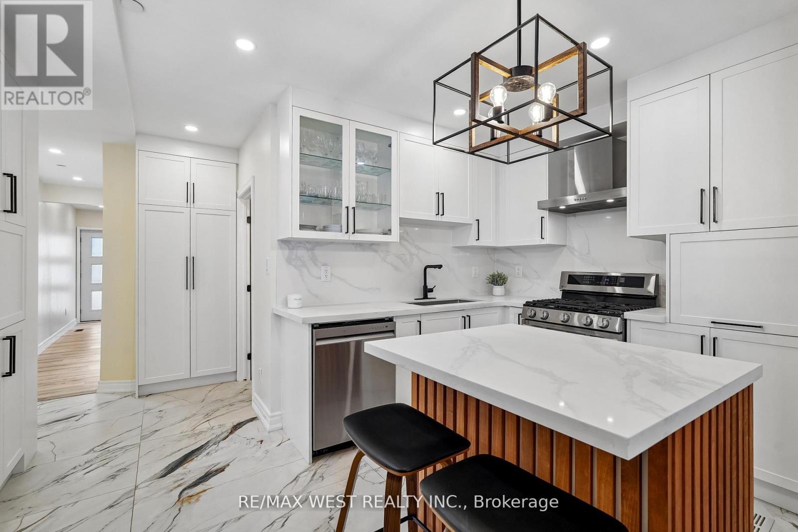 201 Rhodes Avenue, Toronto, Ontario  M4L 3A2 - Photo 6 - E12979642