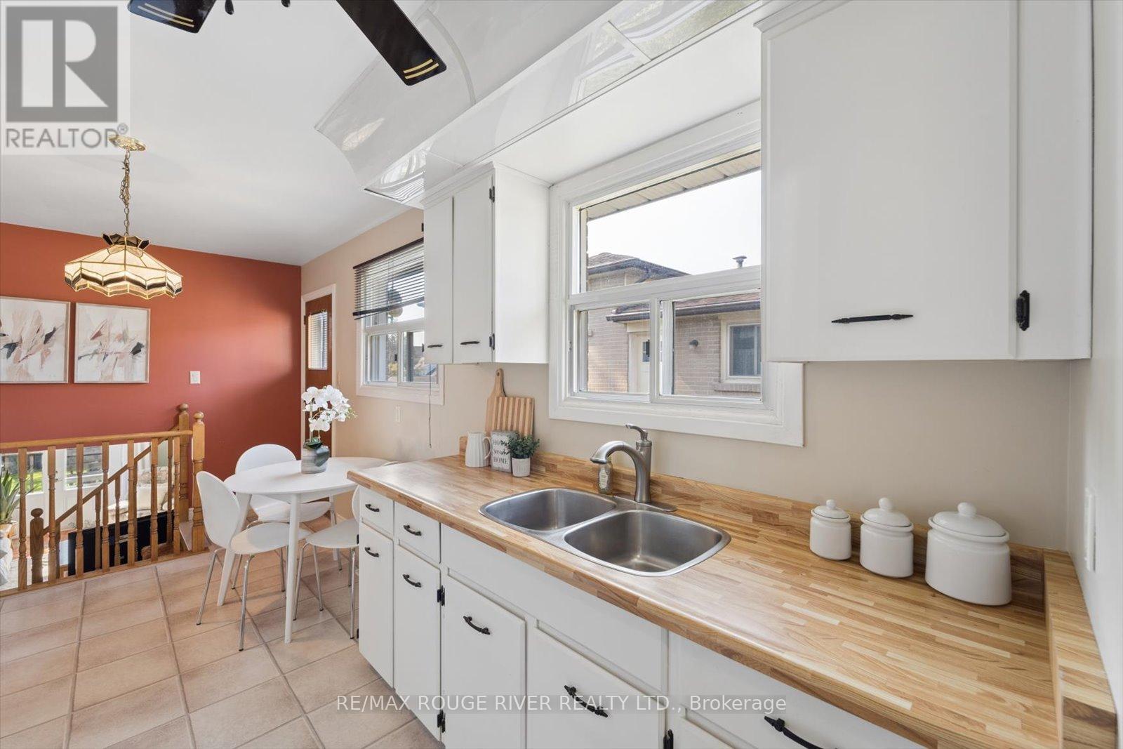 672 Pleasant Street, Pickering, Ontario  L1W 1P7 - Photo 16 - E12979648