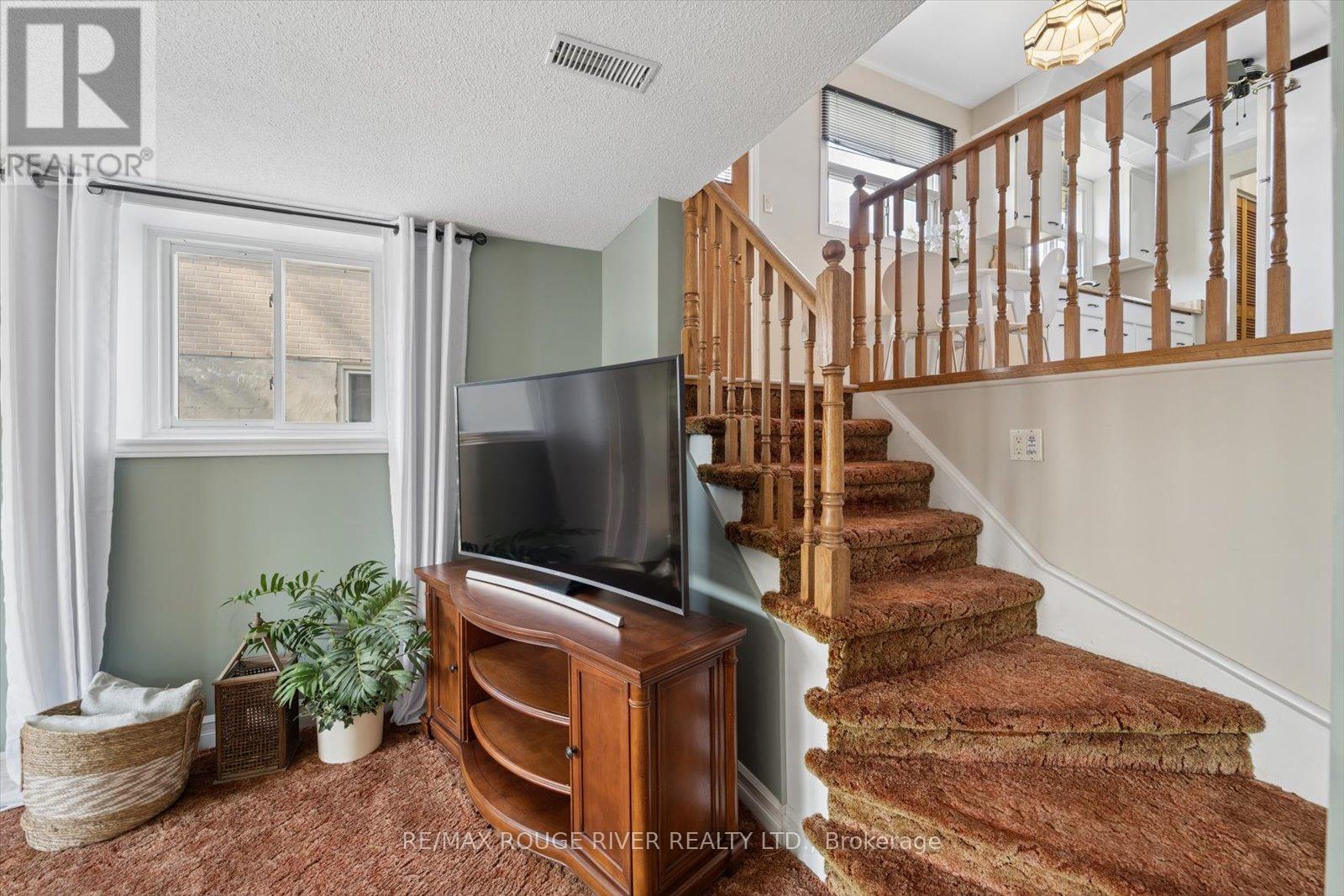 672 Pleasant Street, Pickering, Ontario  L1W 1P7 - Photo 18 - E12979648