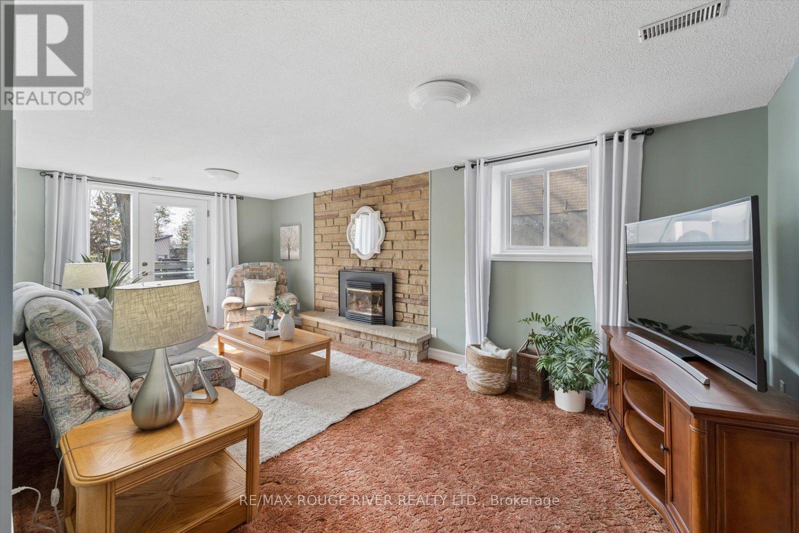 672 Pleasant Street, Pickering, Ontario  L1W 1P7 - Photo 19 - E12979648