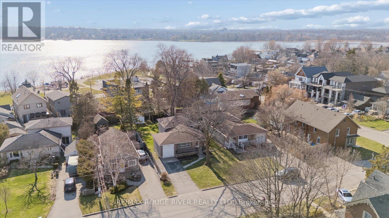 672 Pleasant Street, Pickering, Ontario  L1W 1P7 - Photo 2 - E12979648