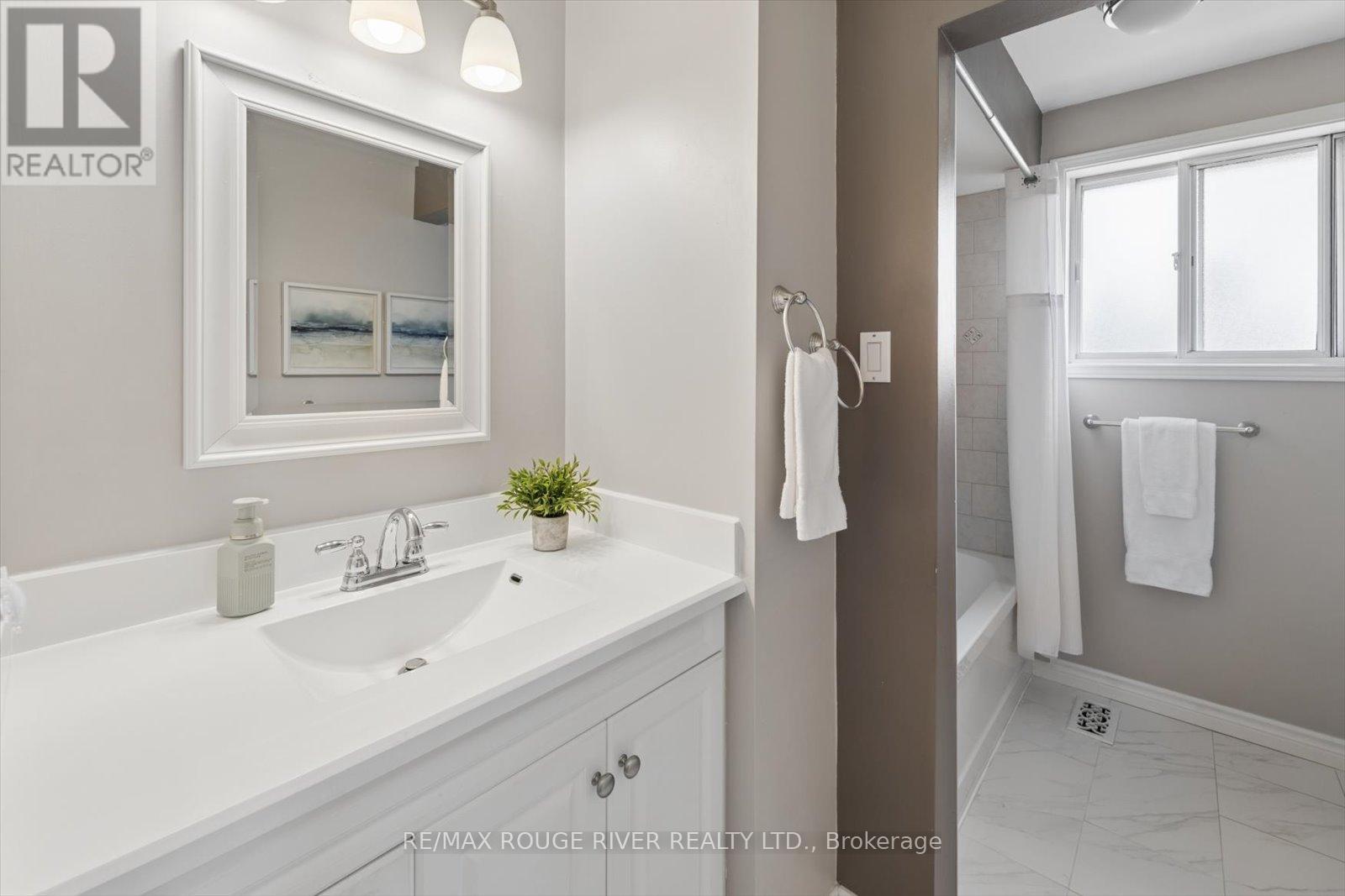 672 Pleasant Street, Pickering, Ontario  L1W 1P7 - Photo 25 - E12979648