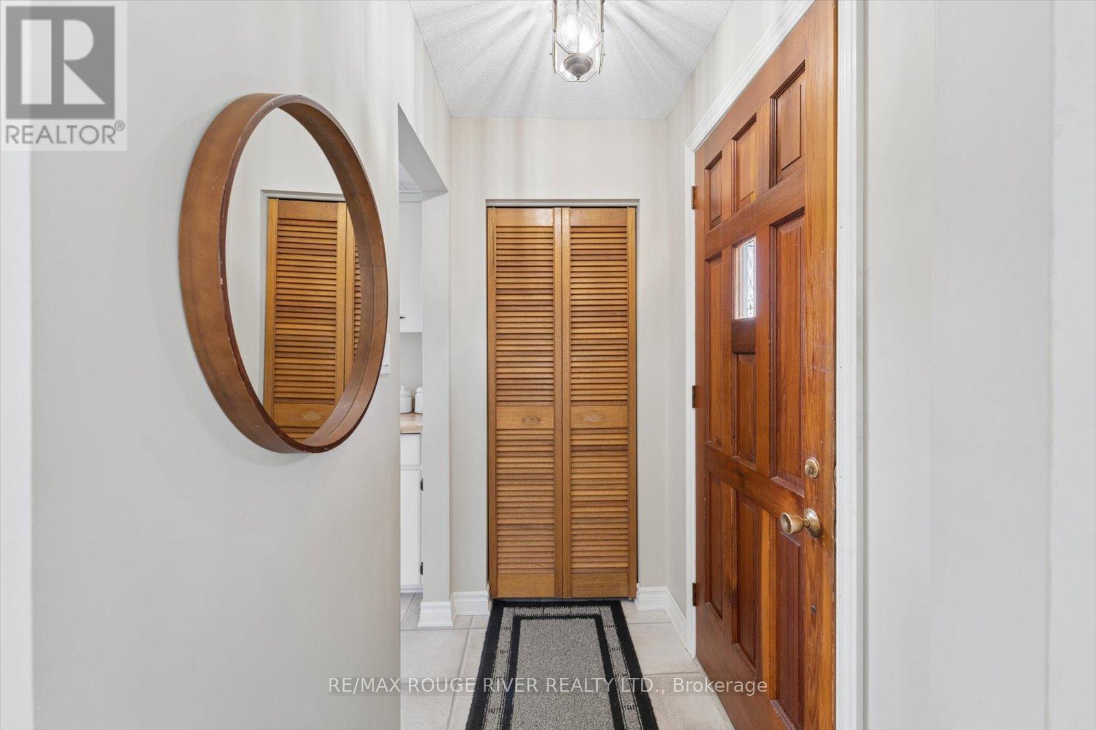 672 Pleasant Street, Pickering, Ontario  L1W 1P7 - Photo 5 - E12979648