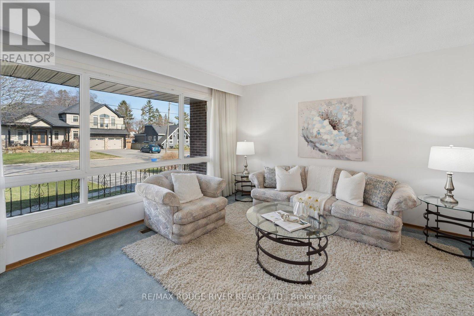 672 Pleasant Street, Pickering, Ontario  L1W 1P7 - Photo 9 - E12979648