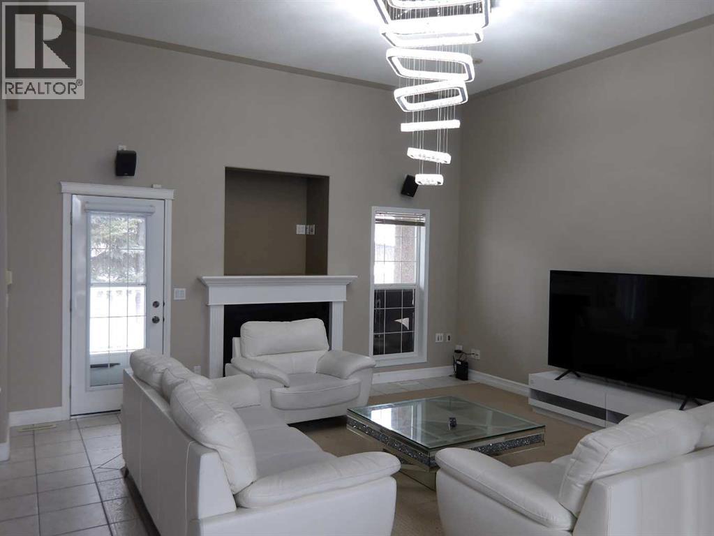 39 Ashley Close, Red Deer, Alberta  T4R 2X3 - Photo 2 - A2296003