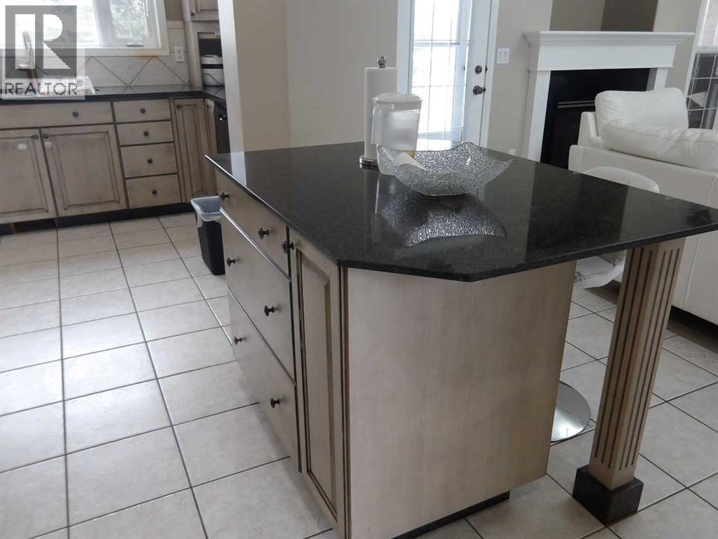 39 Ashley Close, Red Deer, Alberta  T4R 2X3 - Photo 5 - A2296003