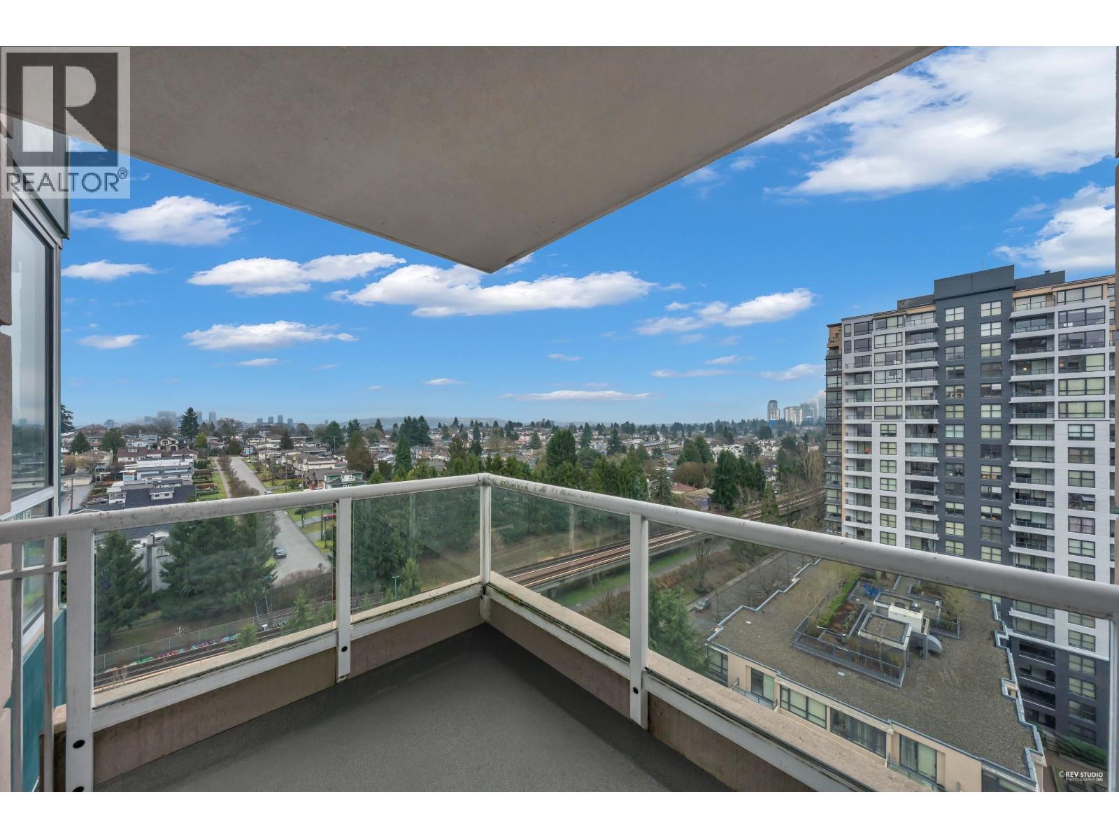 1408 5189 Gaston Street, Vancouver, British Columbia  V5R 6C7 - Photo 3 - R3109134