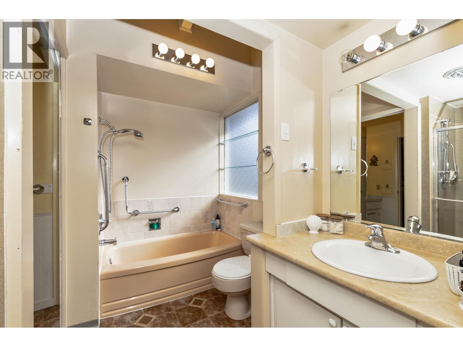 2113 Cape Horn Avenue, Coquitlam, British Columbia  V3K 1J4 - Photo 12 - R3109014