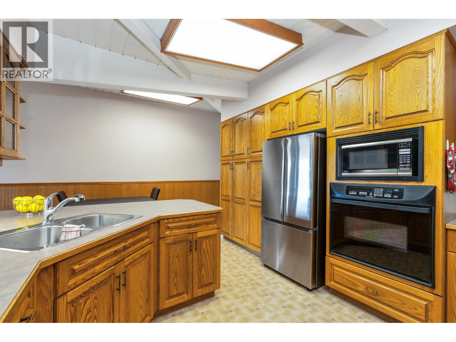 2113 Cape Horn Avenue, Coquitlam, British Columbia  V3K 1J4 - Photo 9 - R3109014