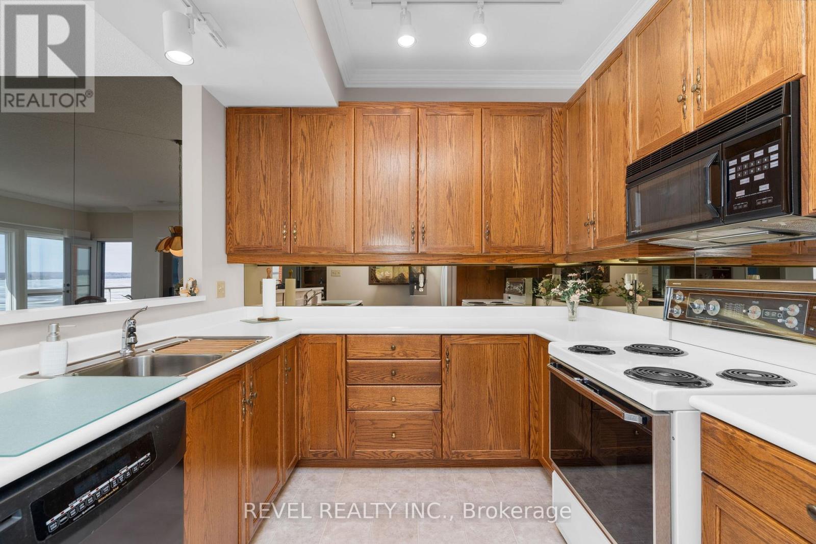 304 - 21 Kempenfelt Drive, Barrie, Ontario  L4M 1B8 - Photo 17 - S12979662