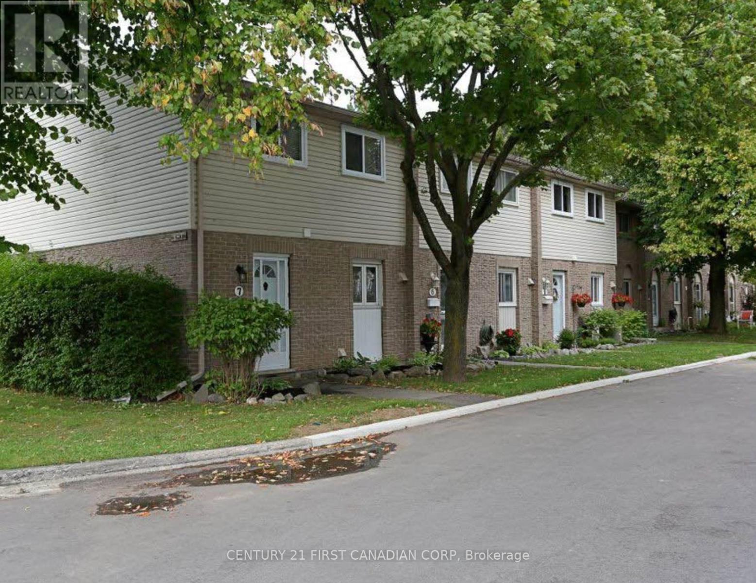 7 - 166 Southdale Road W, London South, Ontario  N6J 2J1 - Photo 2 - X12665996