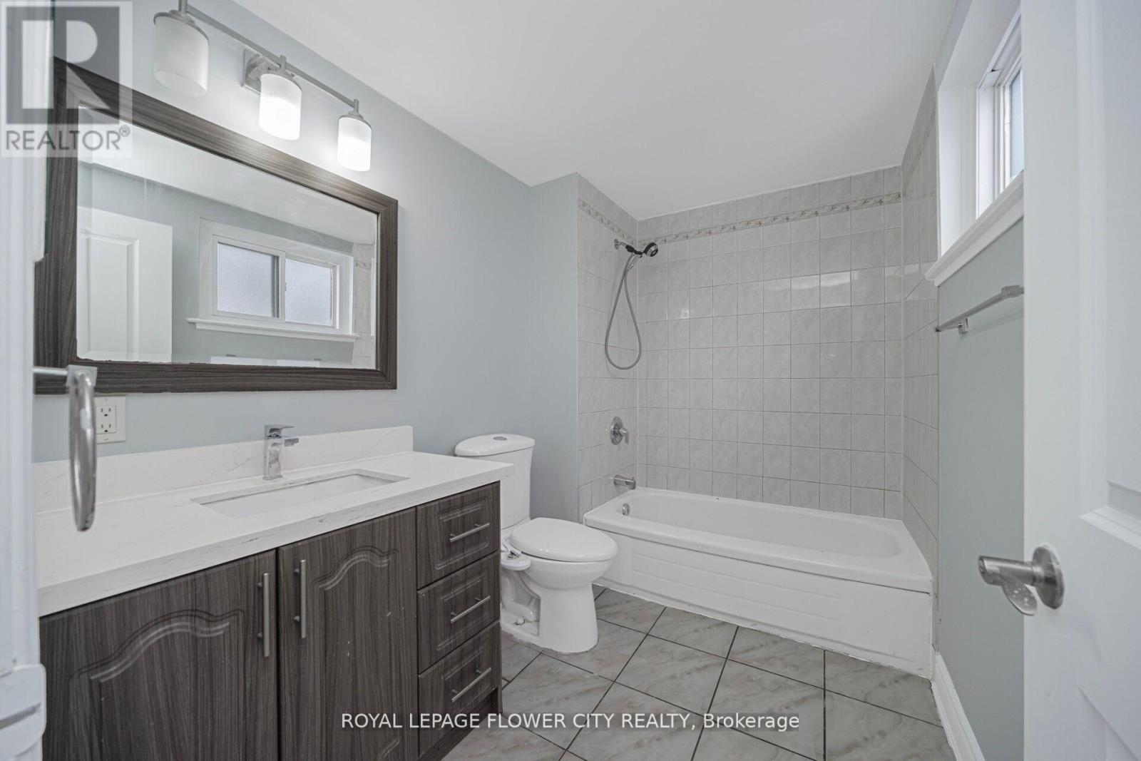 60 Lexington Avenue, Toronto, Ontario  M9V 2G8 - Photo 30 - W12979614