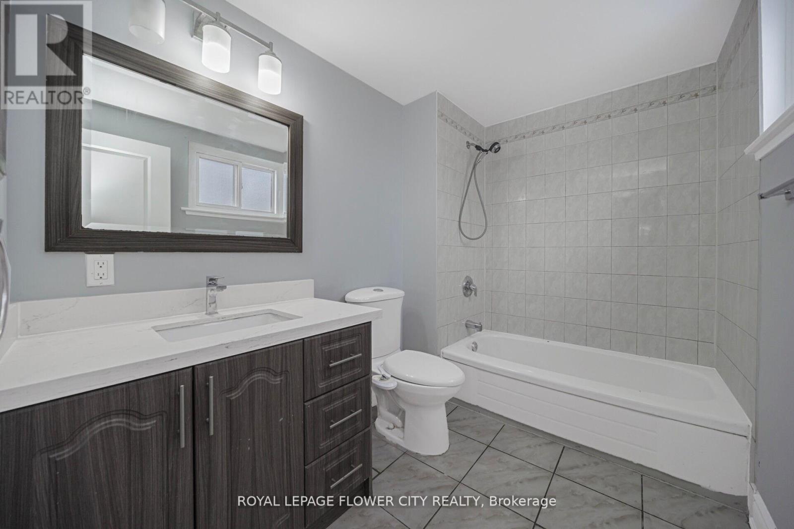 60 Lexington Avenue, Toronto, Ontario  M9V 2G8 - Photo 31 - W12979614