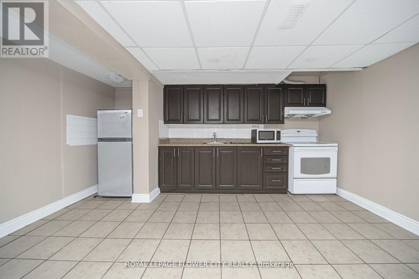 60 Lexington Avenue, Toronto, Ontario  M9V 2G8 - Photo 34 - W12979614