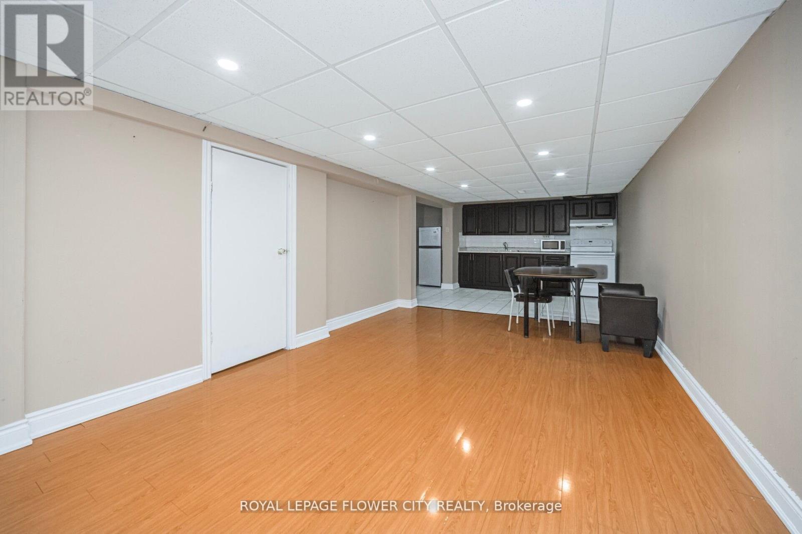 60 Lexington Avenue, Toronto, Ontario  M9V 2G8 - Photo 38 - W12979614