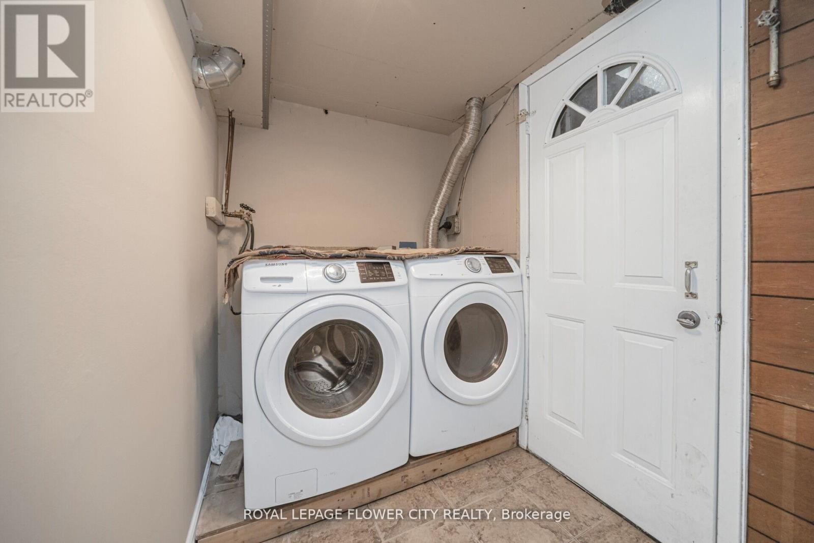 60 Lexington Avenue, Toronto, Ontario  M9V 2G8 - Photo 44 - W12979614