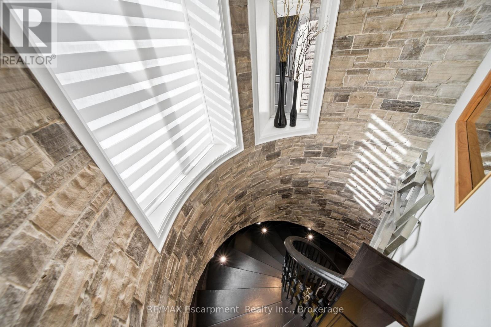 3205 Highpoint Court, Burlington, Ontario  L7P 0P9 - Photo 23 - W12979788